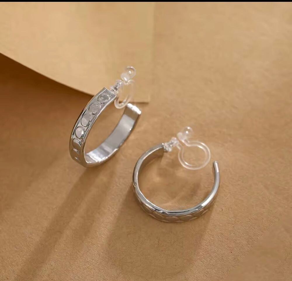 Clip on 1" plastic clasp silver circle print flat hoop earrings
